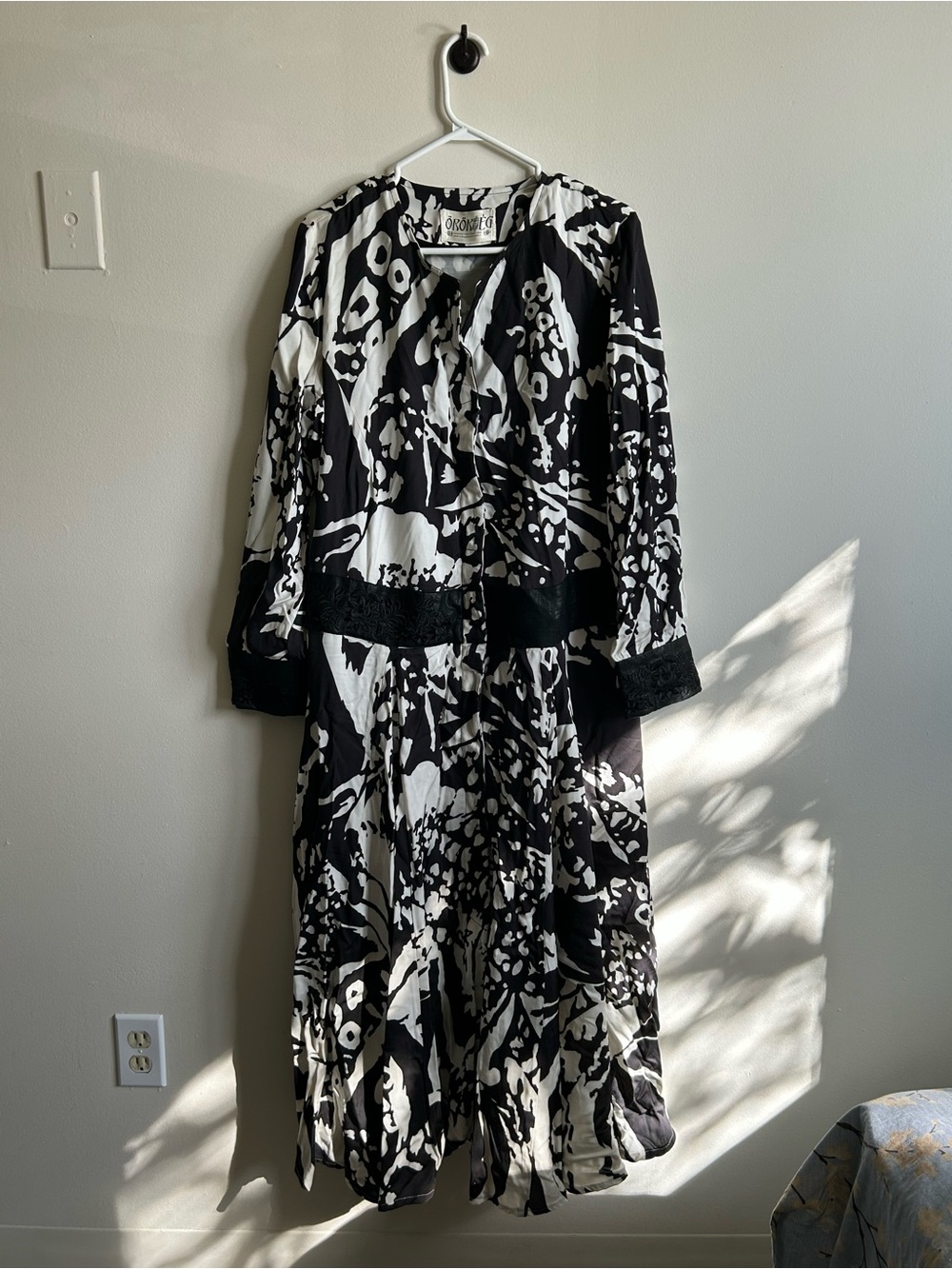 Authentic ÖRÖKSÉG Hungarian Hand Made Design Black White Lace maxi Dress